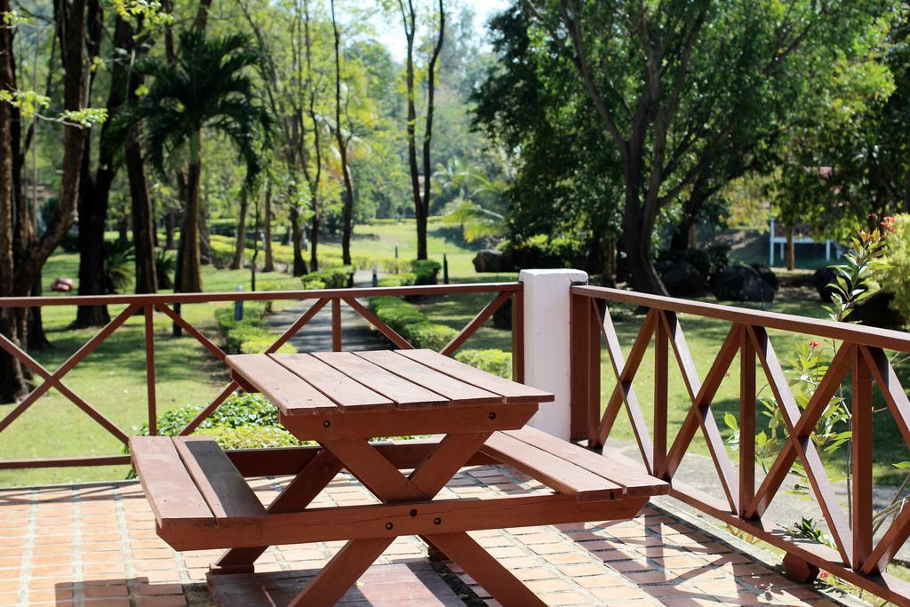 River Kwai Park & Resort Чонг-Садао Экстерьер фото